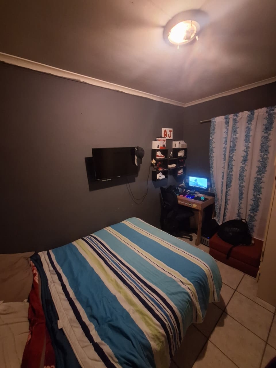 2 Bedroom Property for Sale in Pelican Park Western Cape